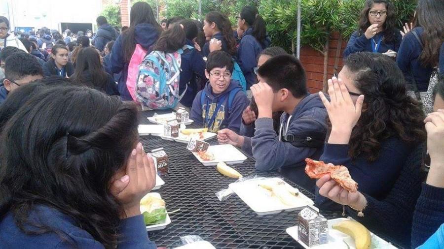 A picture of some eighth graders during lunch. 