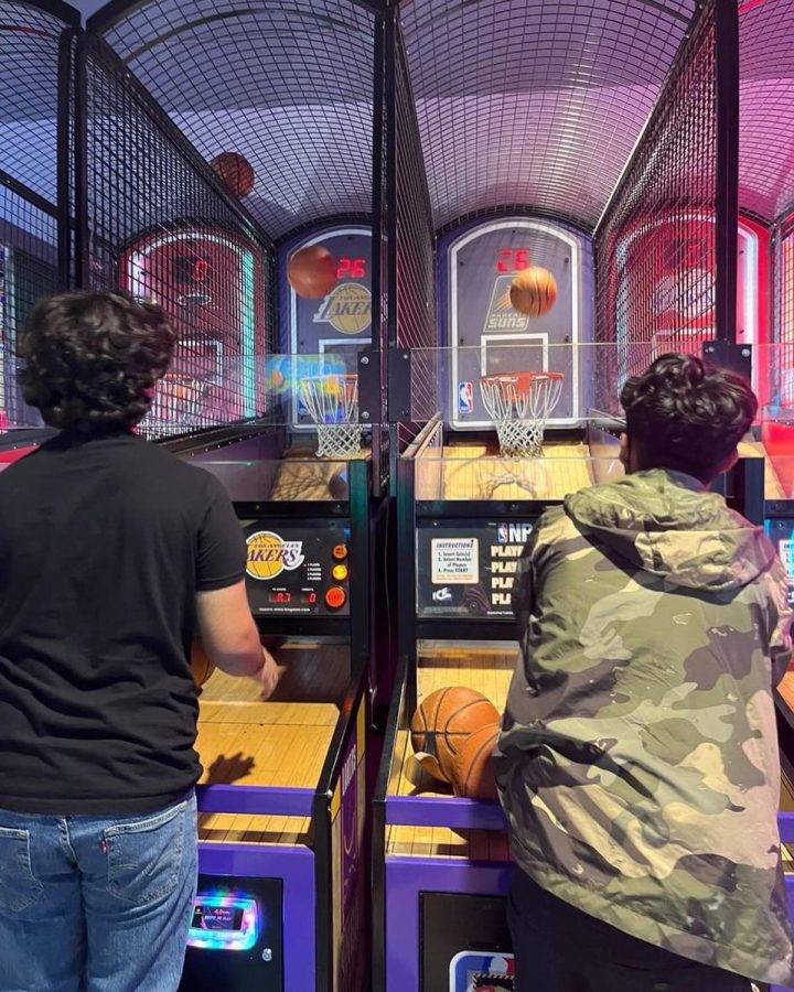 Heres a picture of David and Bryan playing basketball at Round1.