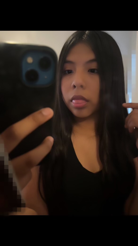 Lesly taking a picture of herself before going to a Travis Scott concert.