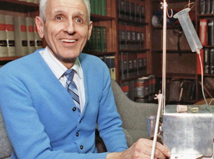 Jack+Kevorkian+with+his+death+machine.