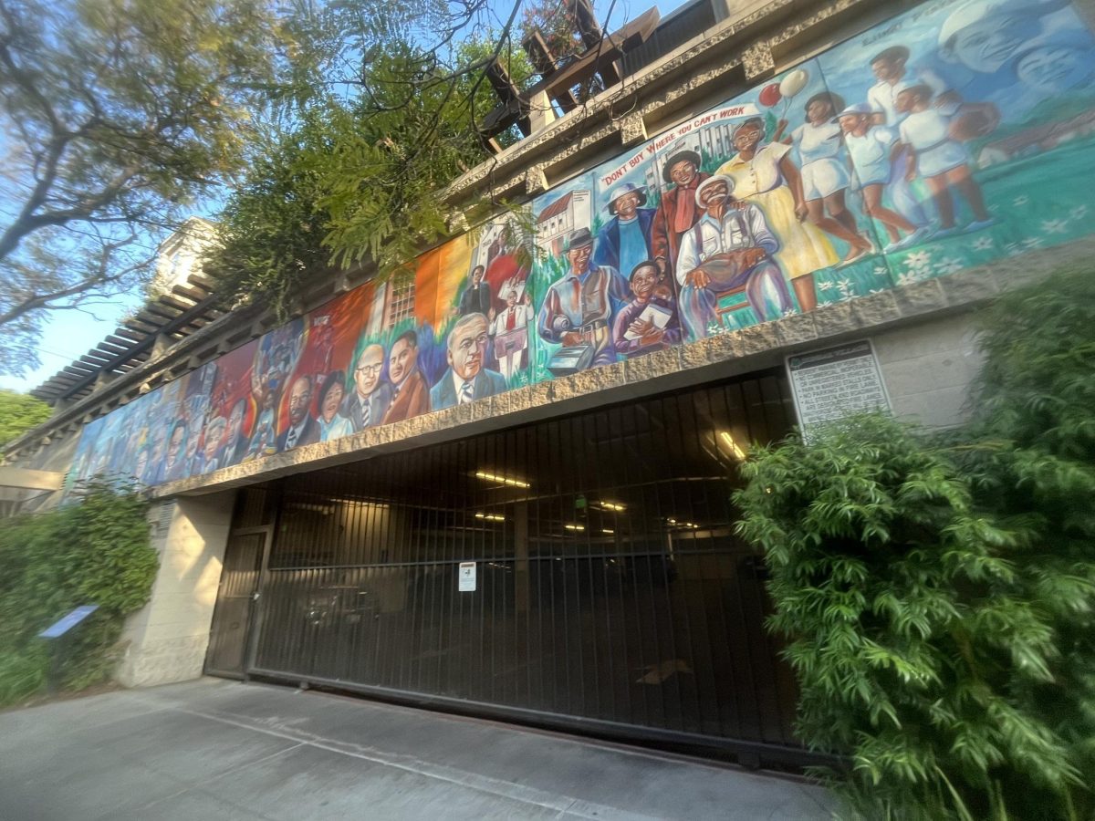 The Summerville South apartments has art on it of some important African-Americans that have impacted the world, like Martin Luther King. It has a message saying, "don't buy where u can't work“ which is talking about segregation. This is right next to the Dunbar Hotel.

