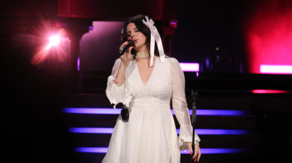 Lana Del Rey performing her song "Florida Kilos" at a concert.