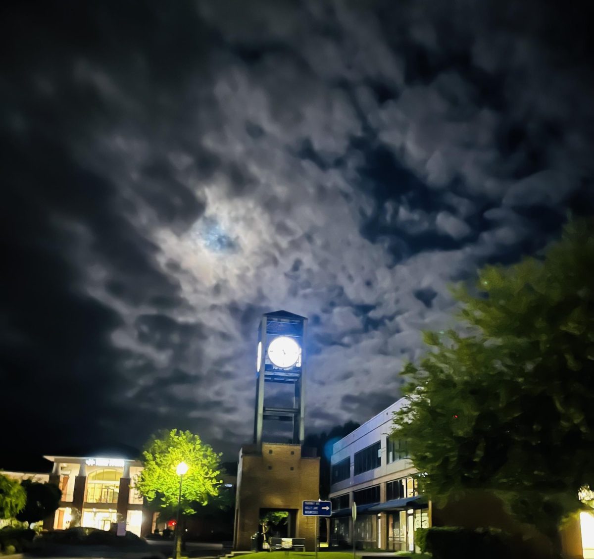 Photo of a big clock in Oregon.