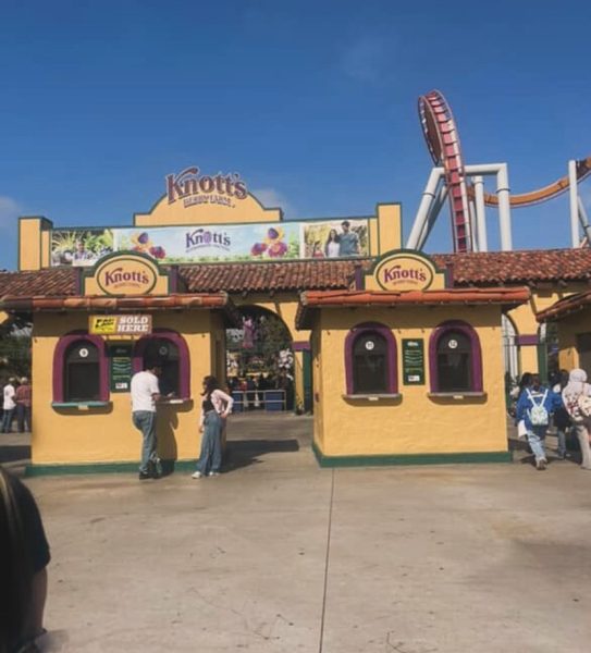 Knott's Berry Farm entrance. 