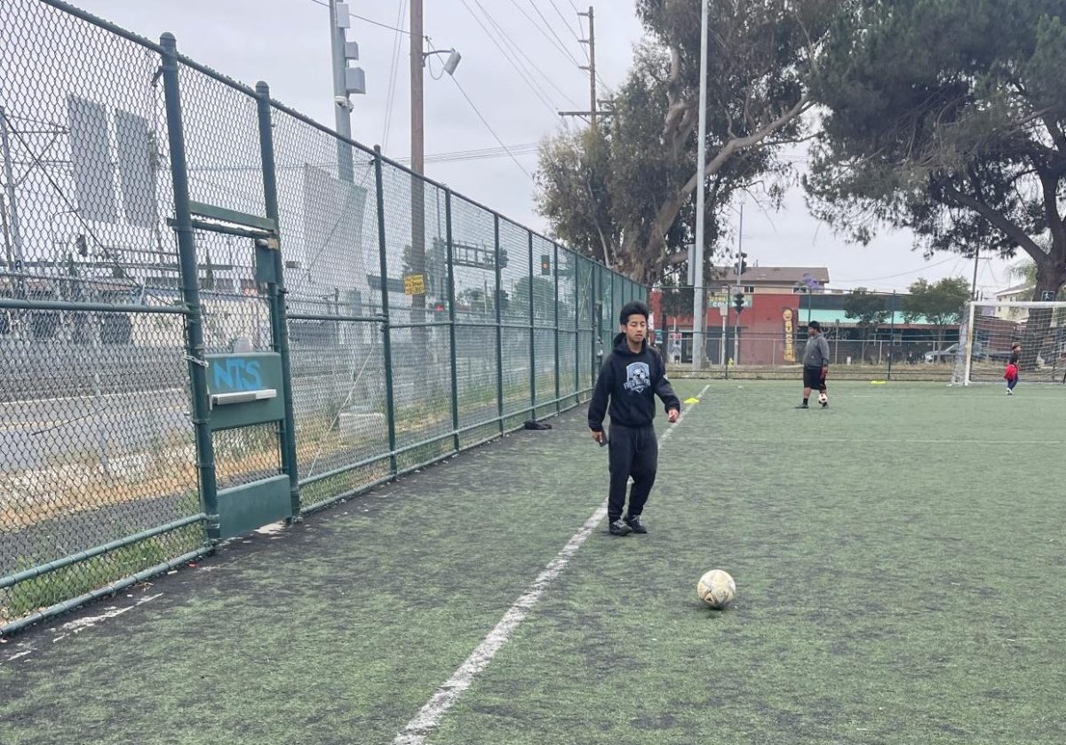 Yashiro practicing passes.