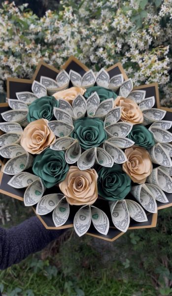 A money bouquet that Ms. Briseño ordered for a graduation.