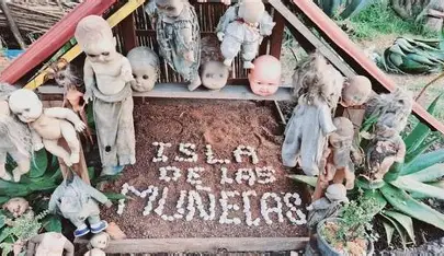 Isla de Munecas sign
